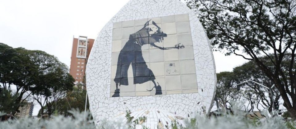 Monumento “Magó, feminino é sagrado” é instalado em Maringá