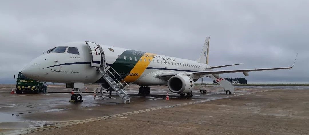 Avião da presidência pousa em Maringá para mais uma visita de Bolsonaro à região