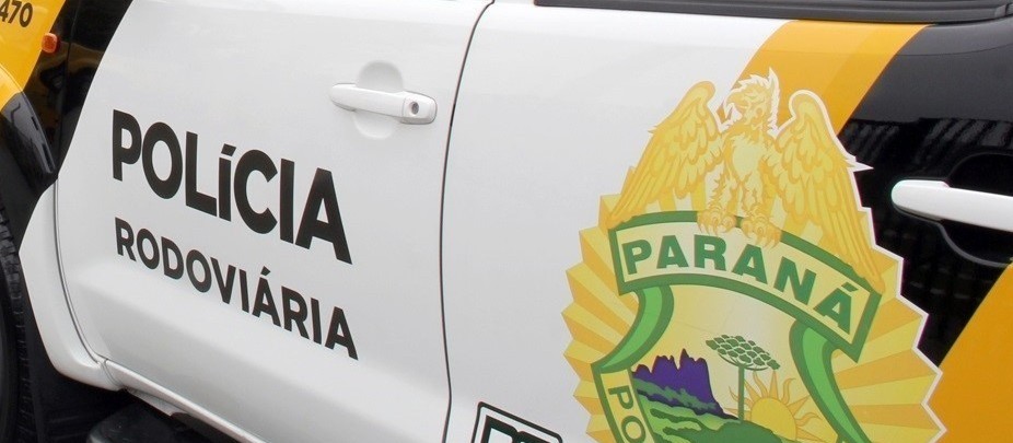 Carro é atingido por carreta que saía de estrada rural e motorista morre