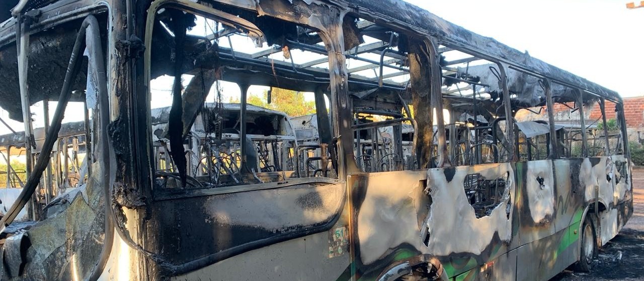 Polícia aponta envolvimento de diretor de sindicato em incêndio de ônibus