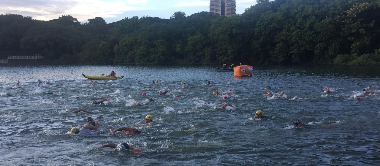 Prova reúne quase 150 triatletas no Parque Alfredo Nyffeler