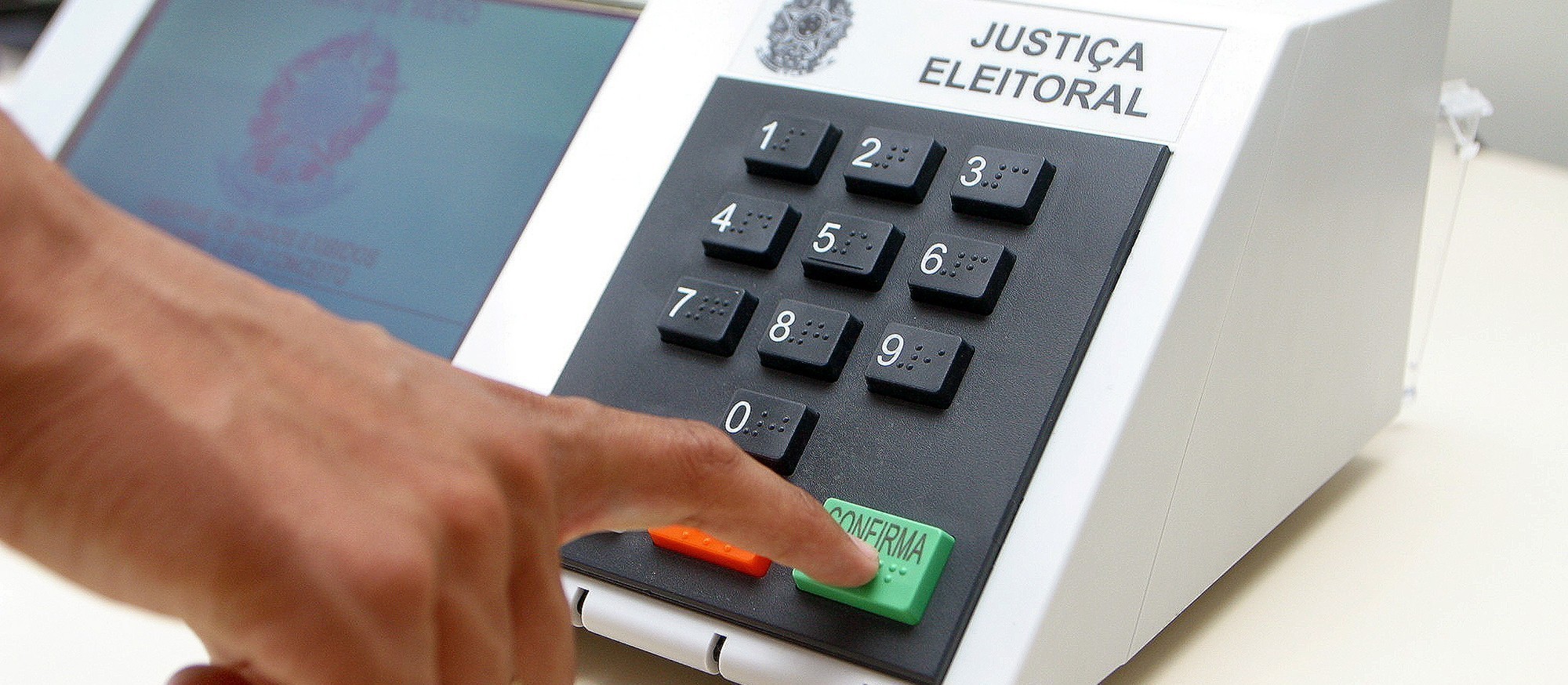 Vai viajar nas eleições? Saiba como solicitar o voto em trânsito