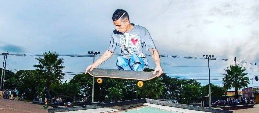 Mesmo sem as duas pernas, David Soares esbanja talento no skate