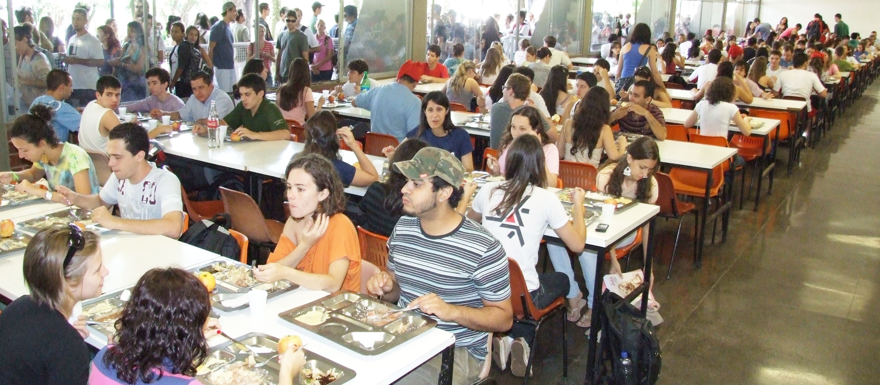 Restaurante Universitário da UEM reabre para o almoço