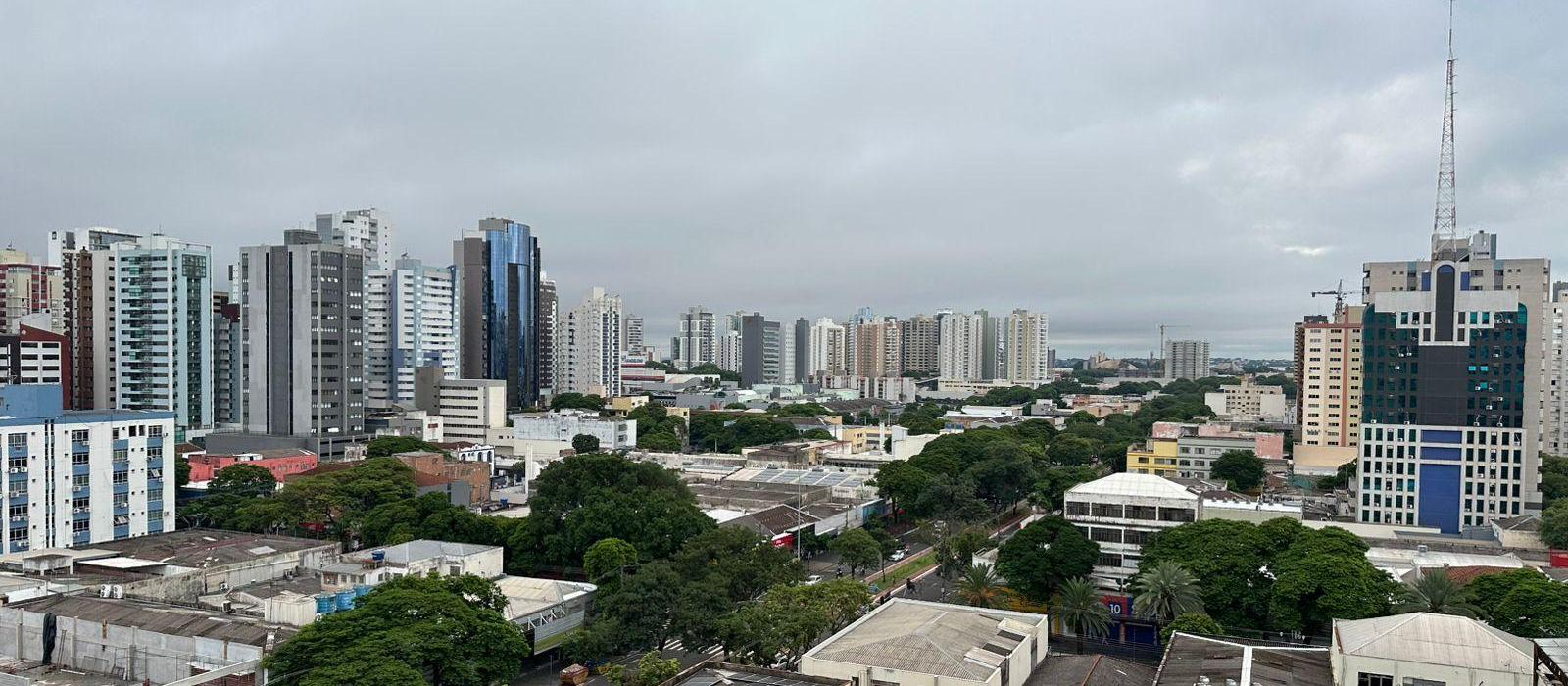Maringá amanhece com céu encoberto nesta segunda (12); confira os detalhes da previsão