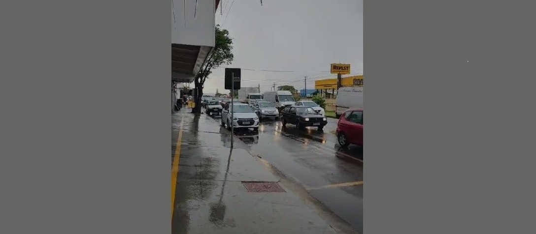 Pista de acesso da Avenida Colombo ao Contorno Sul está interditada