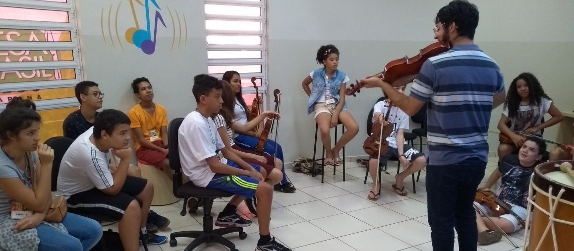 Sesc Maringá abre vagas remanescentes para curso de instrumentos musicais