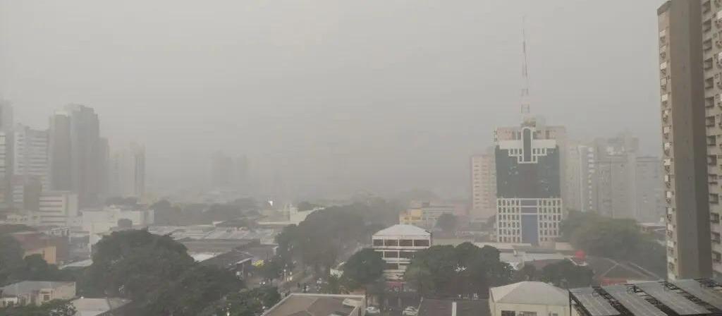 Frente fria avança pelo Paraná neste sábado (19)