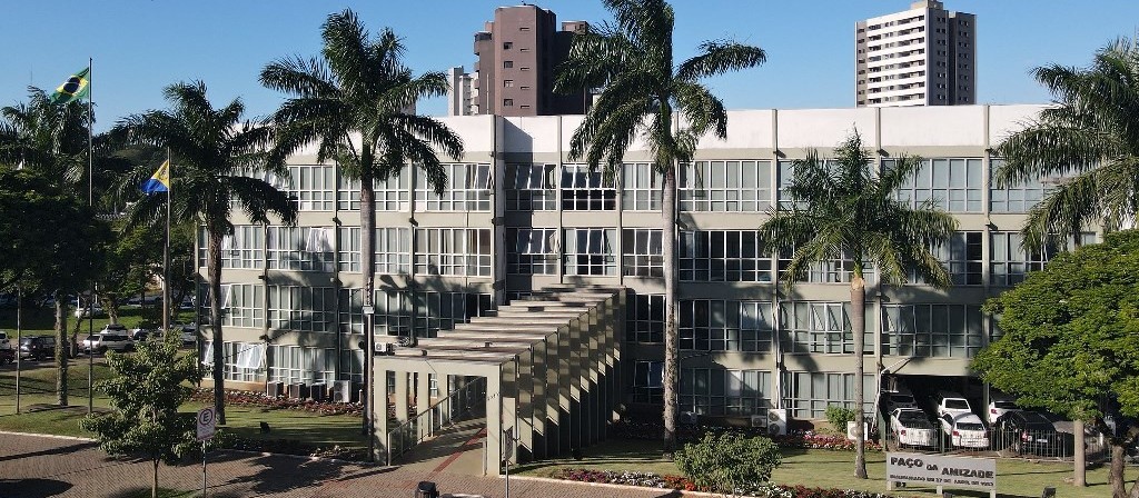 Prefeitura de Umuarama abre 65 vagas para professor