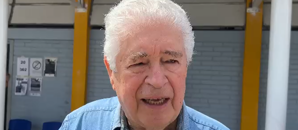  Roberto Requião (PT) vota em Curitiba, no bairro Batel