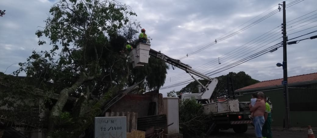 Fim de semana de chuva e ventos fortes em Maringá