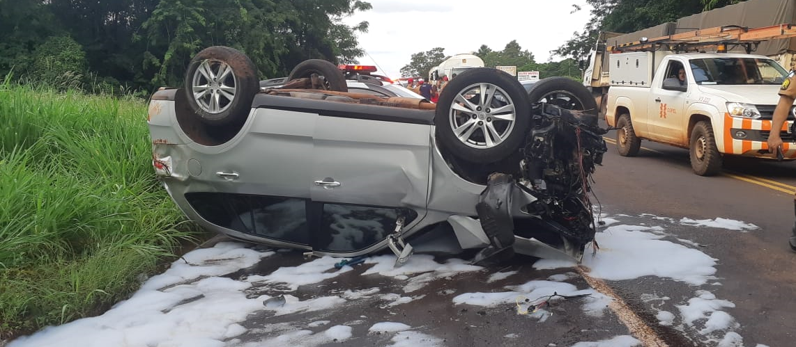 Em acidente, casal morre e criança fica gravemente ferida