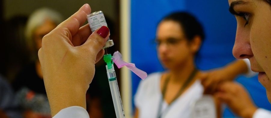 Maringá oficializa interesse em comprar 100 mil doses de vacina contra o novo coronavírus