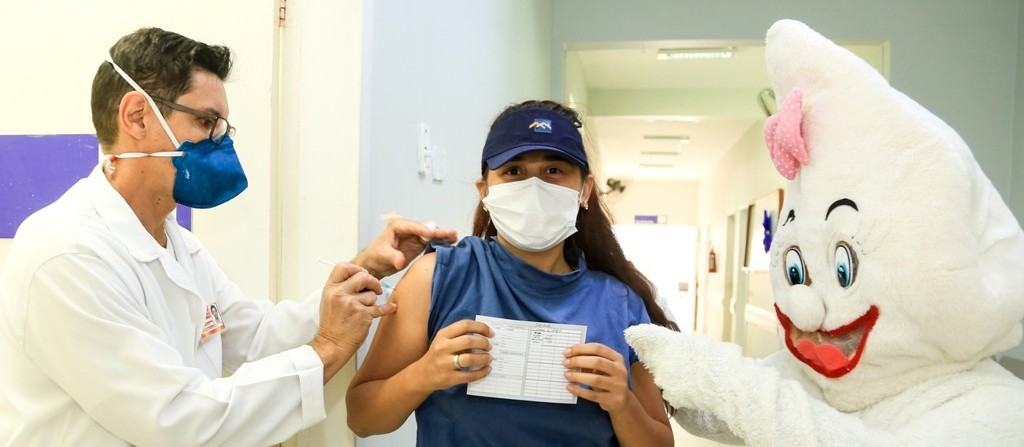 Covid-19: Maringá reduz faixa etária de vacinação nessa terça-feira (31)