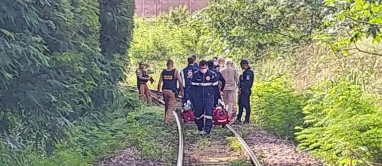 Mulher é encontrada morta na linha do trem