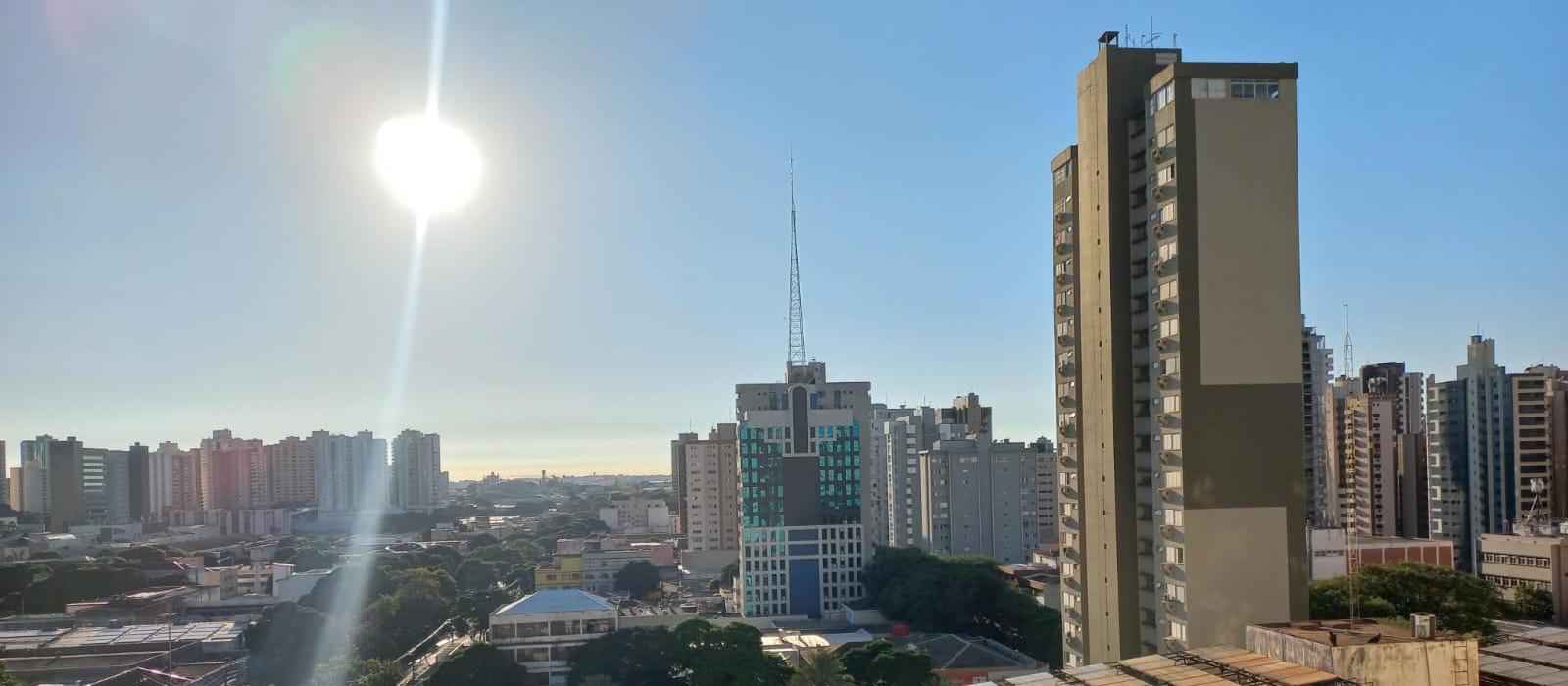 Tempo segue quente e estável em Maringá nesta quarta-feira (27)