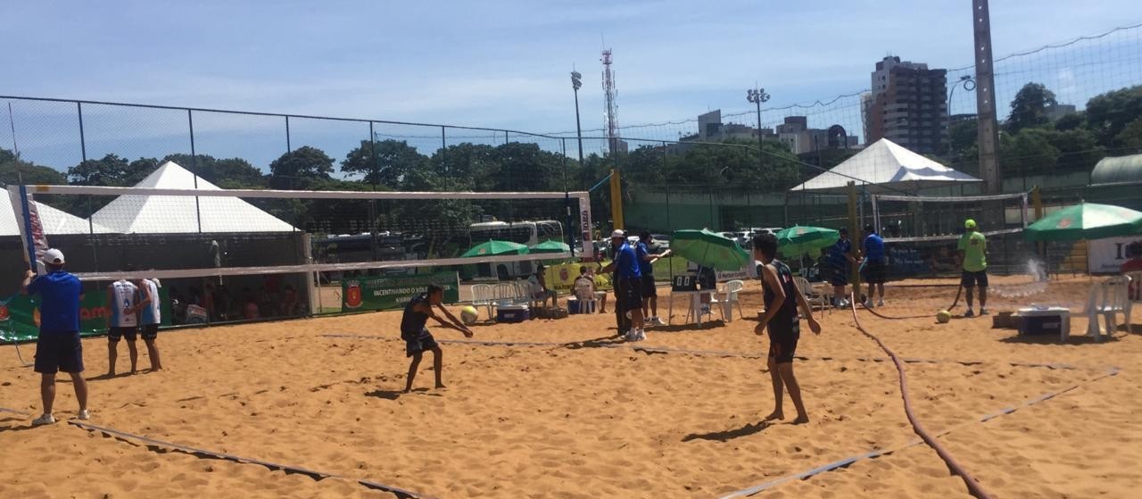 Paranaense de vôlei de praia é realizado em Maringá