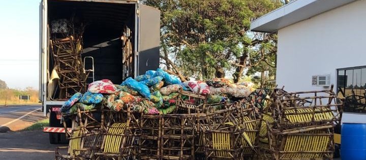 PRE apreende uma tonelada e meia de maconha em caminhão carregado com cadeiras de vime