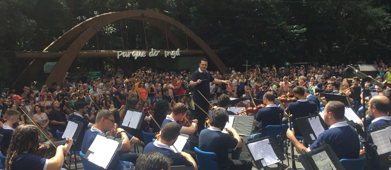 Orquestra faz concerto ao ar livre no Parque do Ingá
