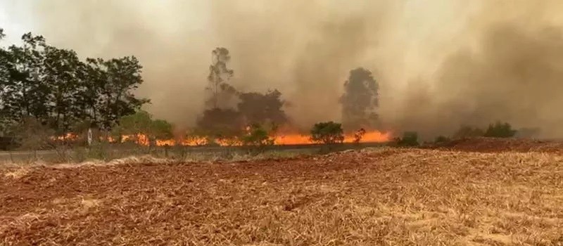 Incêndio atinge caminhão pipa e trabalhador morre carbonizado na região