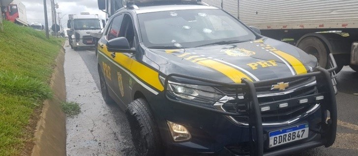 Policial fica ferida após troca de tiros entre ladrões e PM e PRF em Ponta Grossa