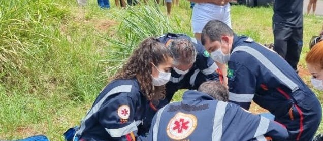 Motociclista morre e mulher fica em estado grave em acidente no Contorno Sul, em Maringá