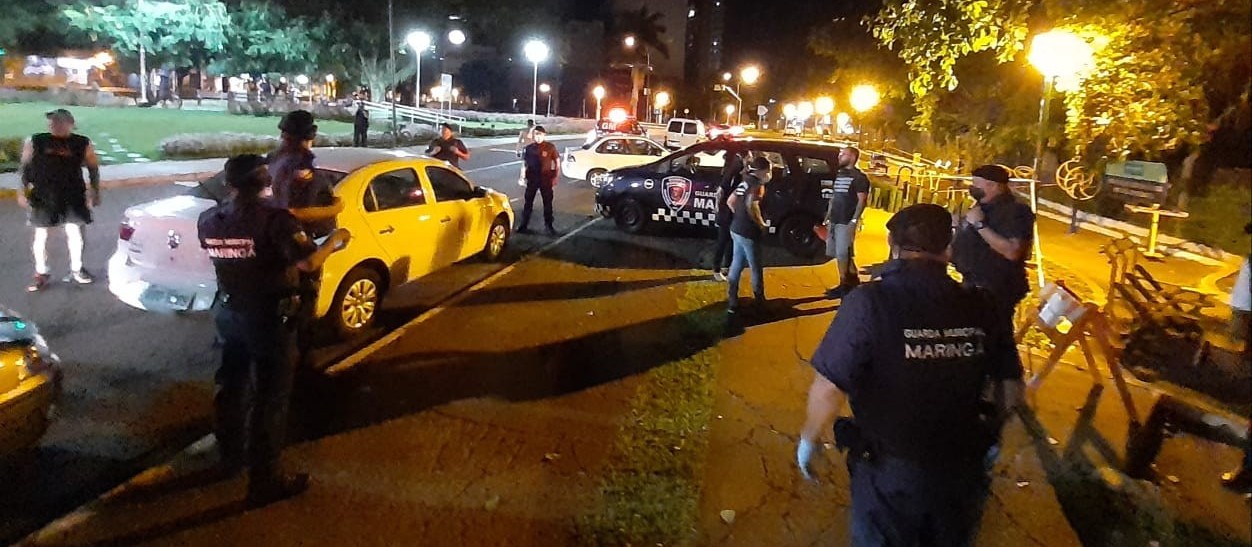 Em noite de fiscalização, equipes flagram grupo de amigos em churrasco   