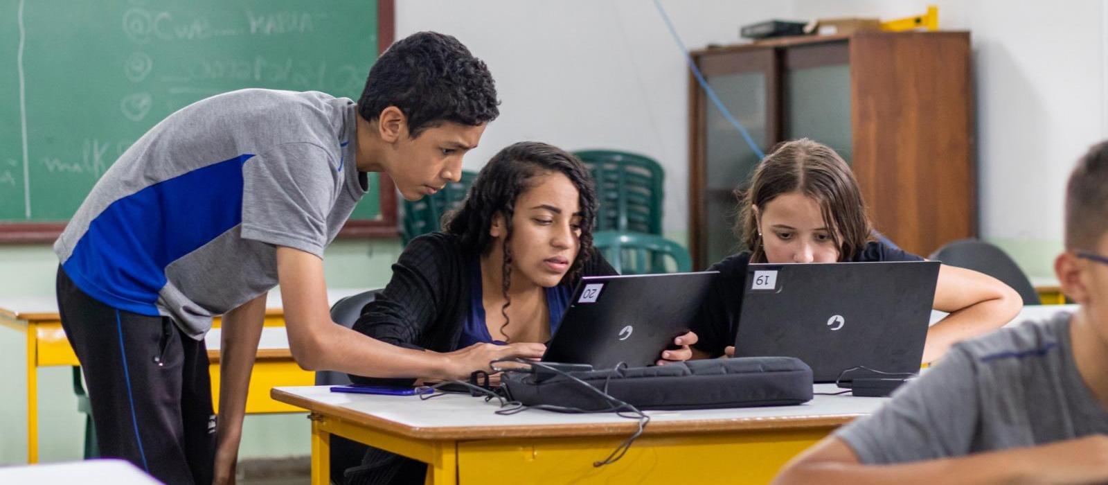 Governador inaugura escola de Educação Profissional em Maringá