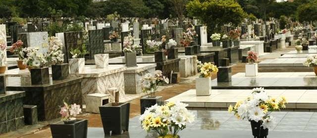 Prazos para limpeza e reformas em túmulos no cemitério municipal  estão definidos
