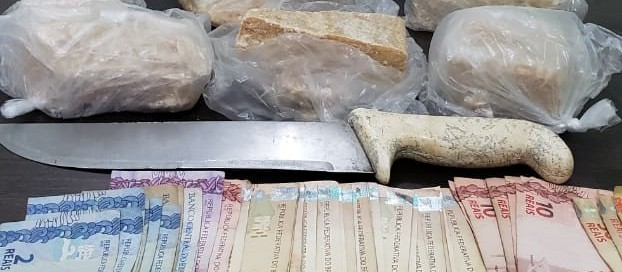 Rocam apreende droga e dinheiro e prende três pessoas