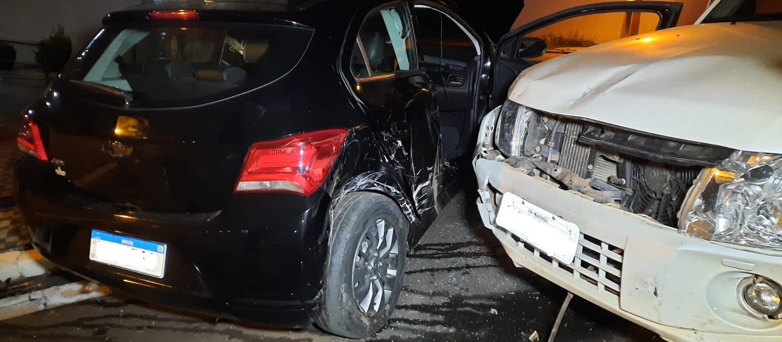 Motorista causa acidente em Maringá, apresenta nome falso e foge