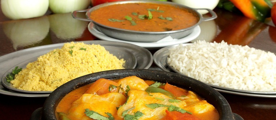 Moqueca baiana é servida com pirão e arroz