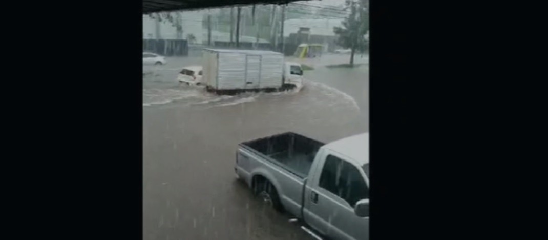 Chuva provoca pontos de alagamento e transtornos em Maringá