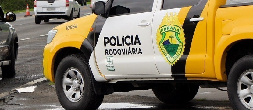 Caminhão com dois semirreboques tomba na PR-340; motorista morreu