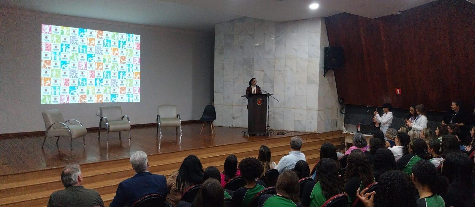 Semana Municipal das Meninas na Tecnologia começa com palestra