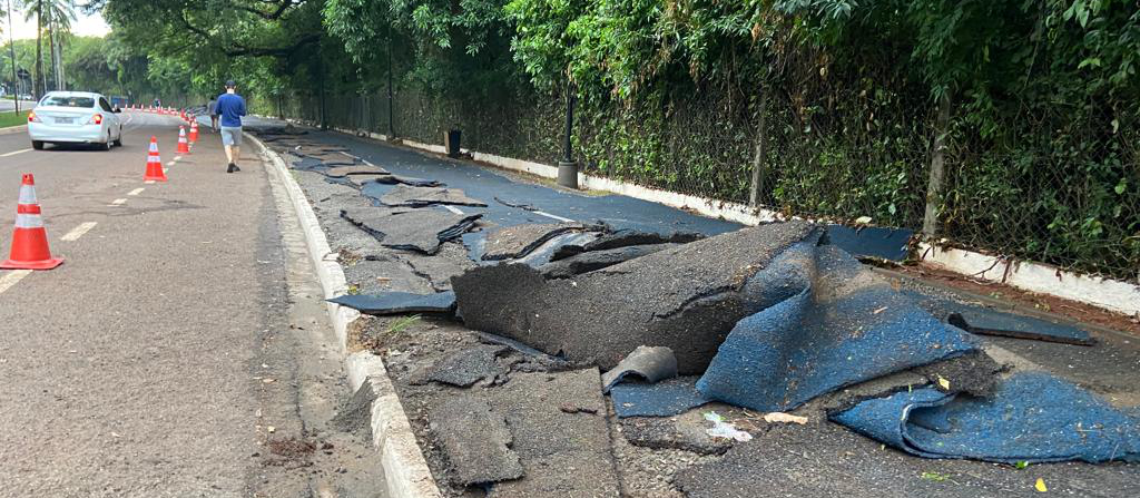 Trecho da pista do Parque do Ingá está sendo novamente refeito com asfalto