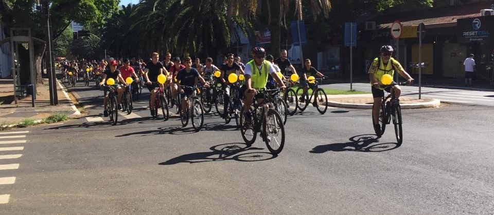 Ciclistas participam de ação da PM em Maringá