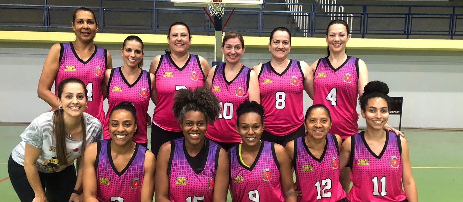 Confira a história do time de basquete feminino formado às pressas que já conquistou título