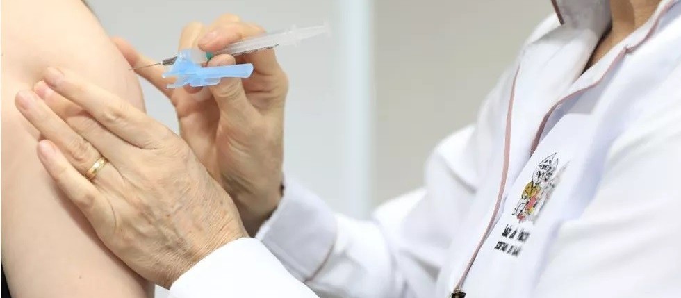 Maringá inicia aplicação da 5ª dose da vacina contra Covid-19