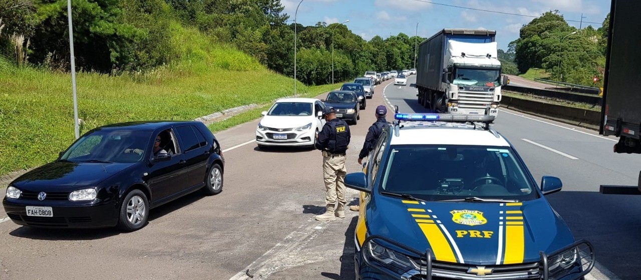 Em todo o Paraná, a PRF flagrou mais de 5 mil imprudências no trânsito