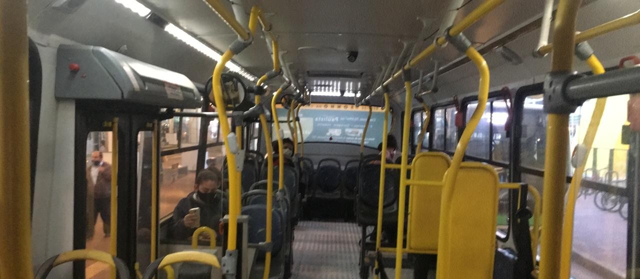 Ônibus só saem do terminal com passageiros sentados em Maringá