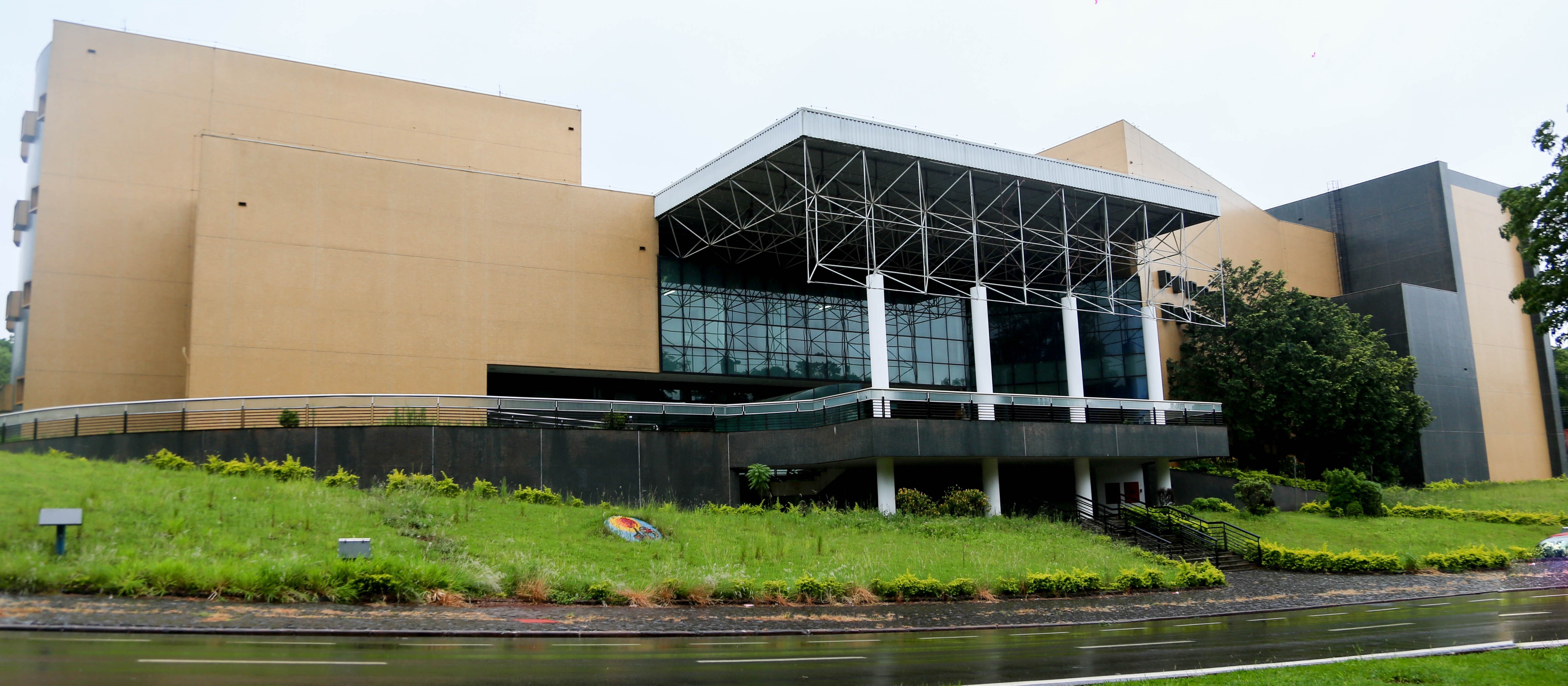 Grupos e escolas podem solicitar visita guiada pelo Teatro Calil Haddad