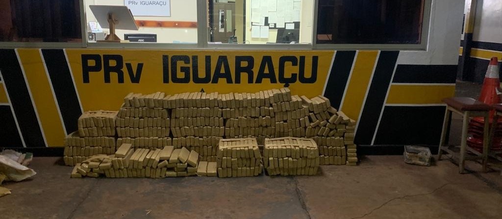 Polícia encontra 492 kg de maconha em carro abandonado na PR-317