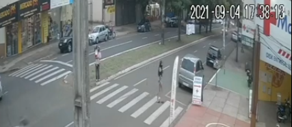 Avô e neta são atropelados na faixa de pedestre em Maringá