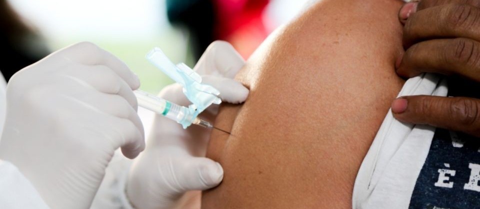 Maringá começa a vacinar contra a gripe o grupo da terceira fase