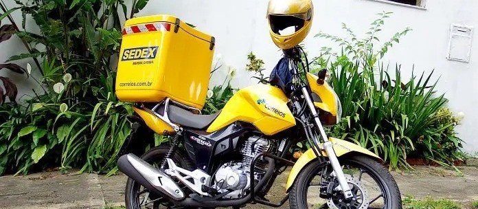 Entregador dos Correios é vítima de assalto e tem moto roubada 