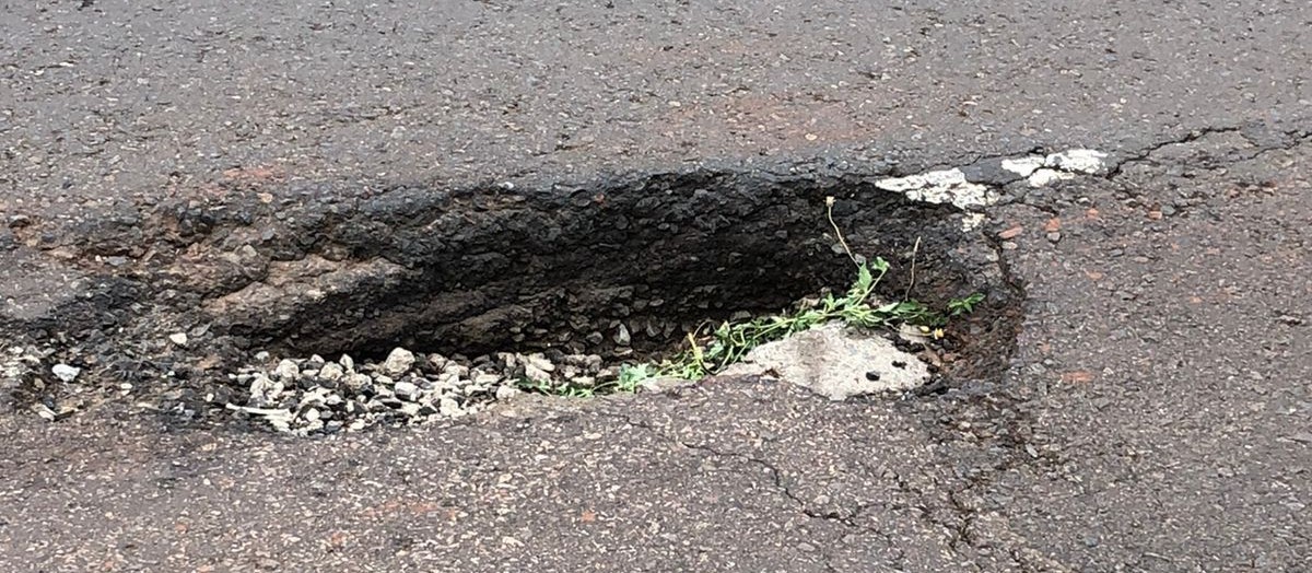 Motoristas sofrem com excesso de buracos em vias de Maringá