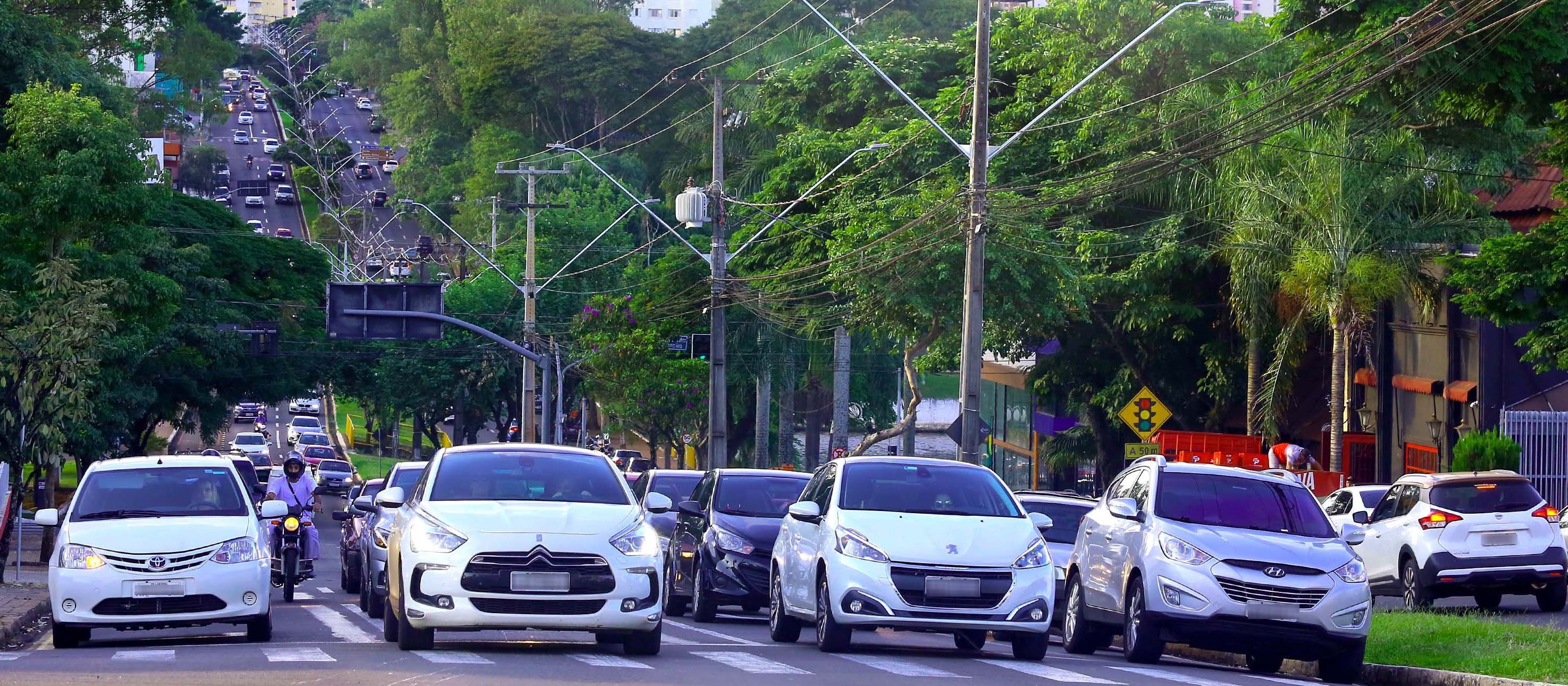 Guarda Municipal e PM não multam motoristas sem máscaras