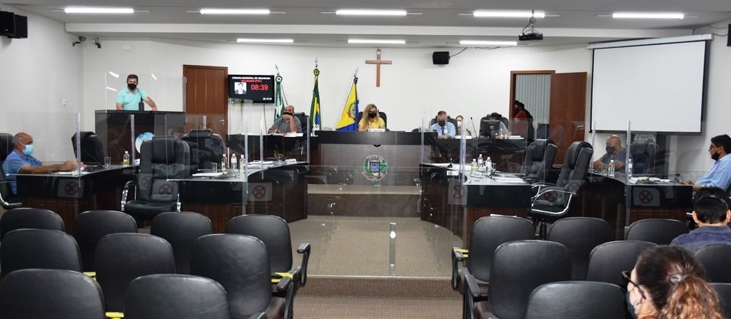 Após longa sessão, Câmara de Umuarama aprova cassação do prefeito