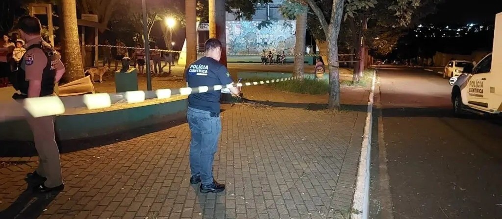 Jovem é morto a tiros e mulher é baleada na Zona Sul de Maringá